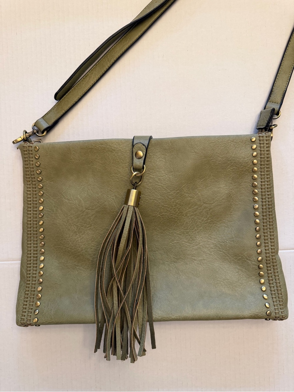 🌿 Jen & Co Olive Fringe Crossbody & Clutch Bag with Stud Accents 🌿 - Picture 2 of 13